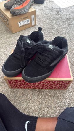 Black Knu Skool Size 8