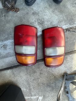 Chevy tahoe gmc rear lights 2002/2003