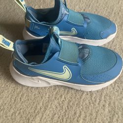 NIKE Flex Runner 3, Youth, size 3.5, great condition