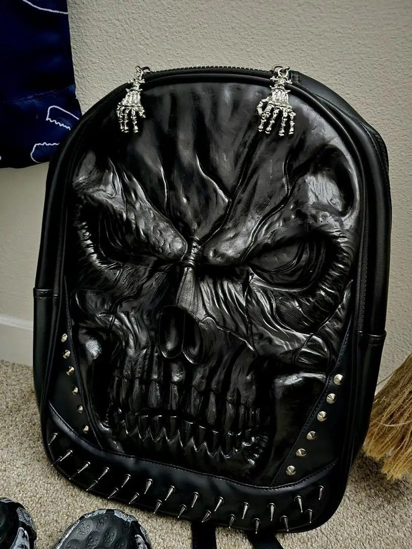 💀 Authentic Leather Skull Tote Bag — Heavy-Duty Zippers + Adjustable Strap, Like New!