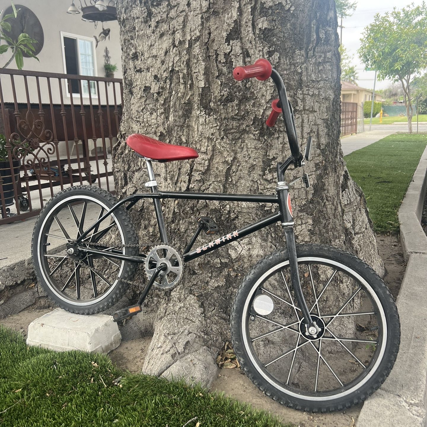vintage bmx bicycle Schwinn Vintage Bmx Bike for Sale in San Bernardino, CA