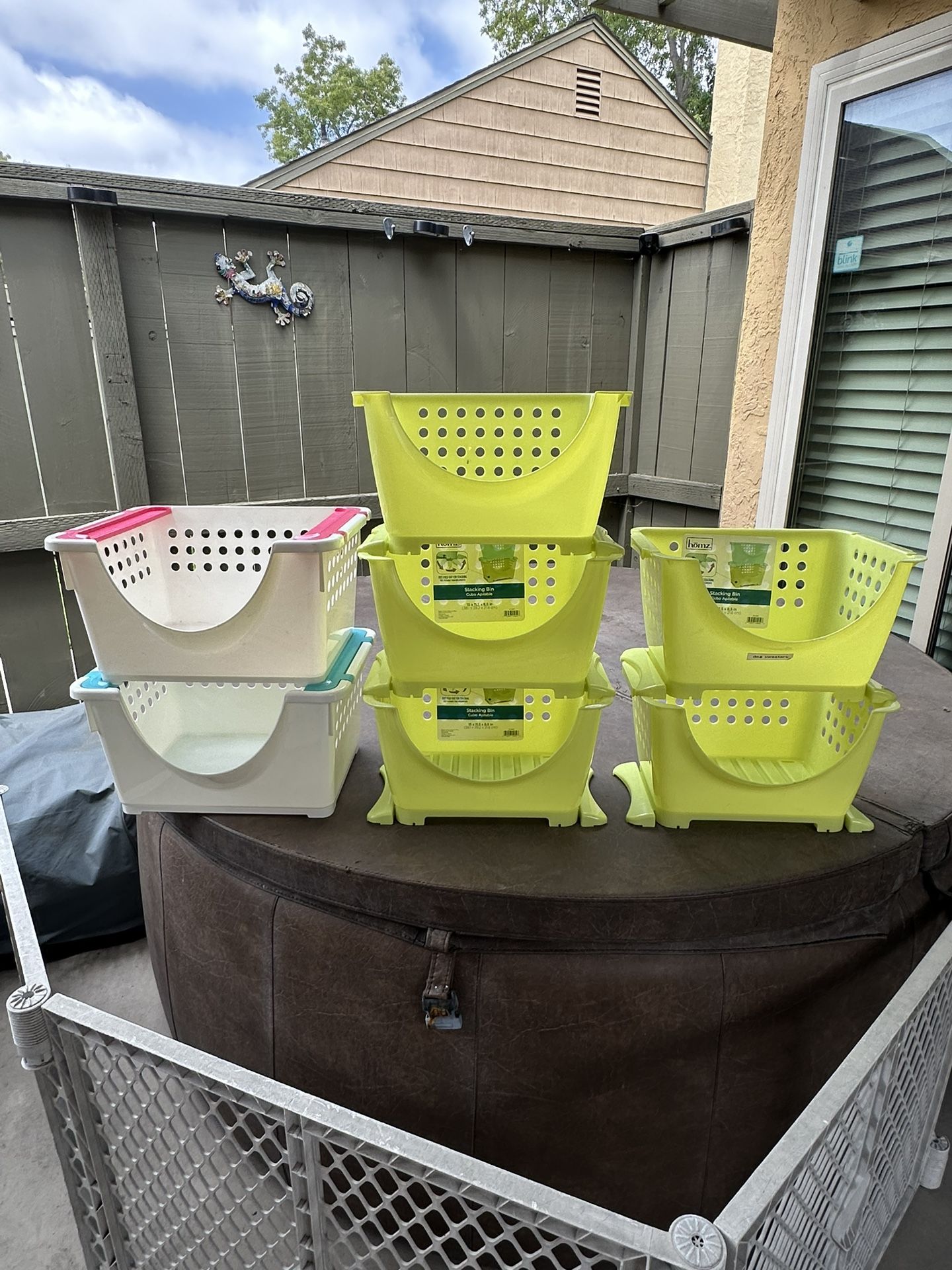 Storage containers