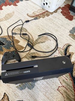 Xbox One 500GB Bundle – 2 Controllers + Kinect + Cables