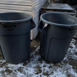 55-Gallon Rubbermaid BRUTE Trash Can