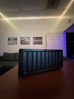 Synology DiskStation DS1823xs+ NAS Server