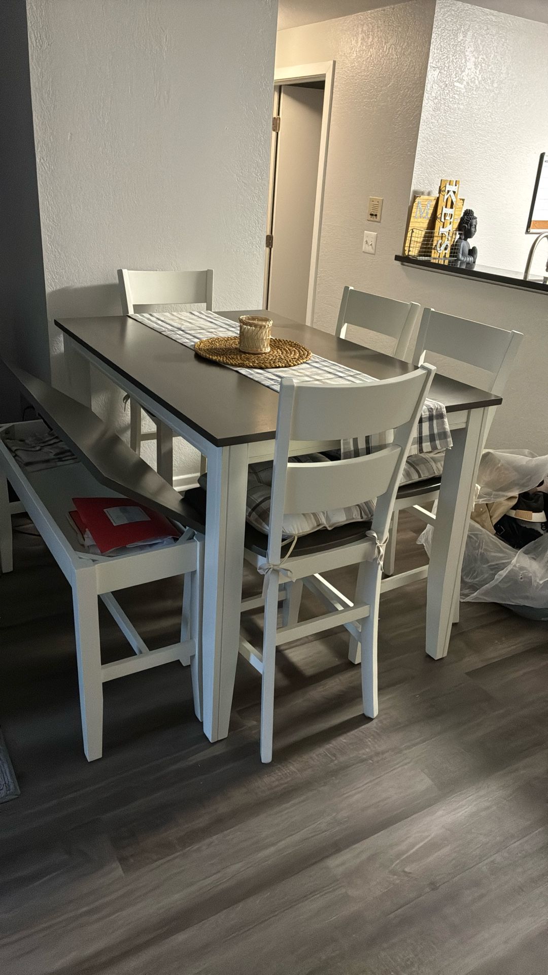 Kitchen Table (extra leaf Included)