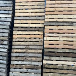 Wooden Pallets 40by40 $5ea Almost New Clean Dry