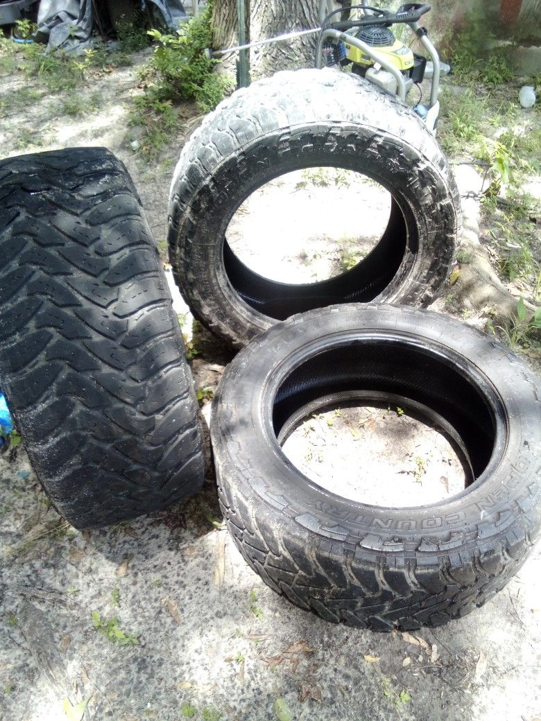 Used Tires / TOYO 295/55/R20 (3)