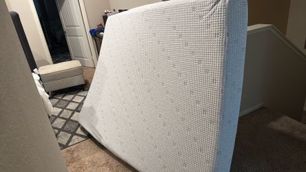 Queen size memory foam mattress