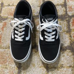  Vans Shoes Women’s 7 Black And White