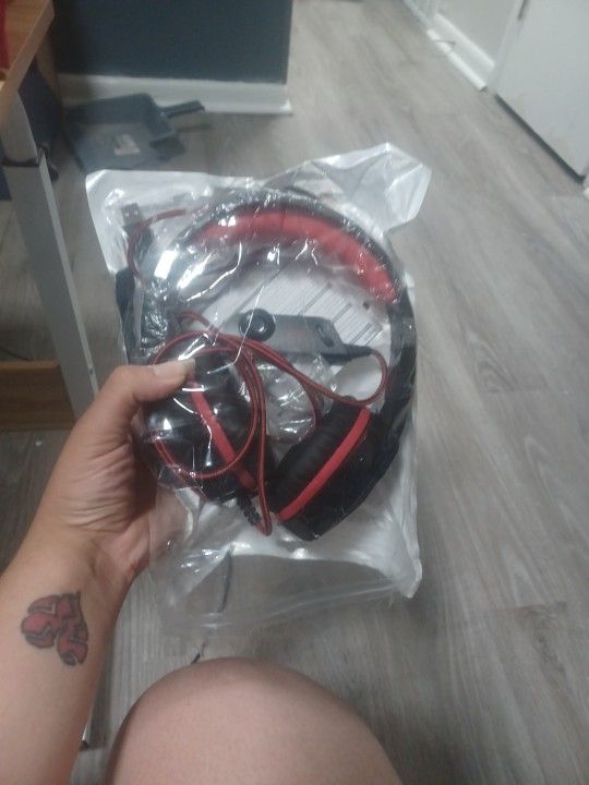 Never Been Used Headset Light Up