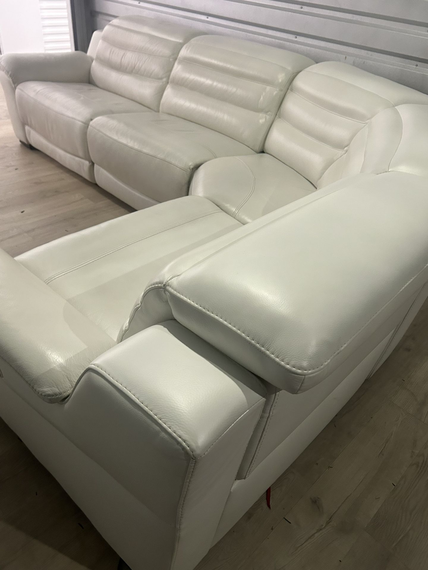 SECTIONAL GENUINE ๐ฏ % LEATHER RECLINER WHITE COLOR .. DELIVERY ๐SERVICE AVAILABLE โ
๐๐ฅ