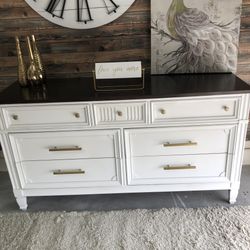 Beautiful Modern Style Dresser 