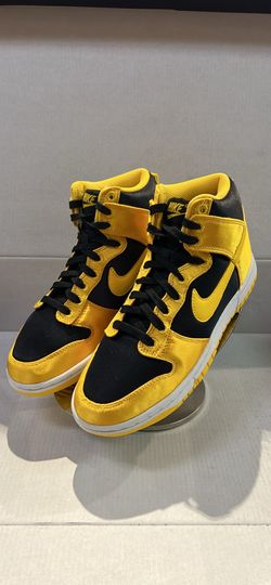 NIKE WOMANS DUNK HIGH SE “SATIN GOLDENROD”