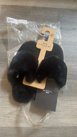 Pick up size 7 women’s brand new Coach slides