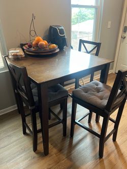 Dining room table