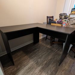 L Shaped Desk, Please Look At Pictures Thoroughly 