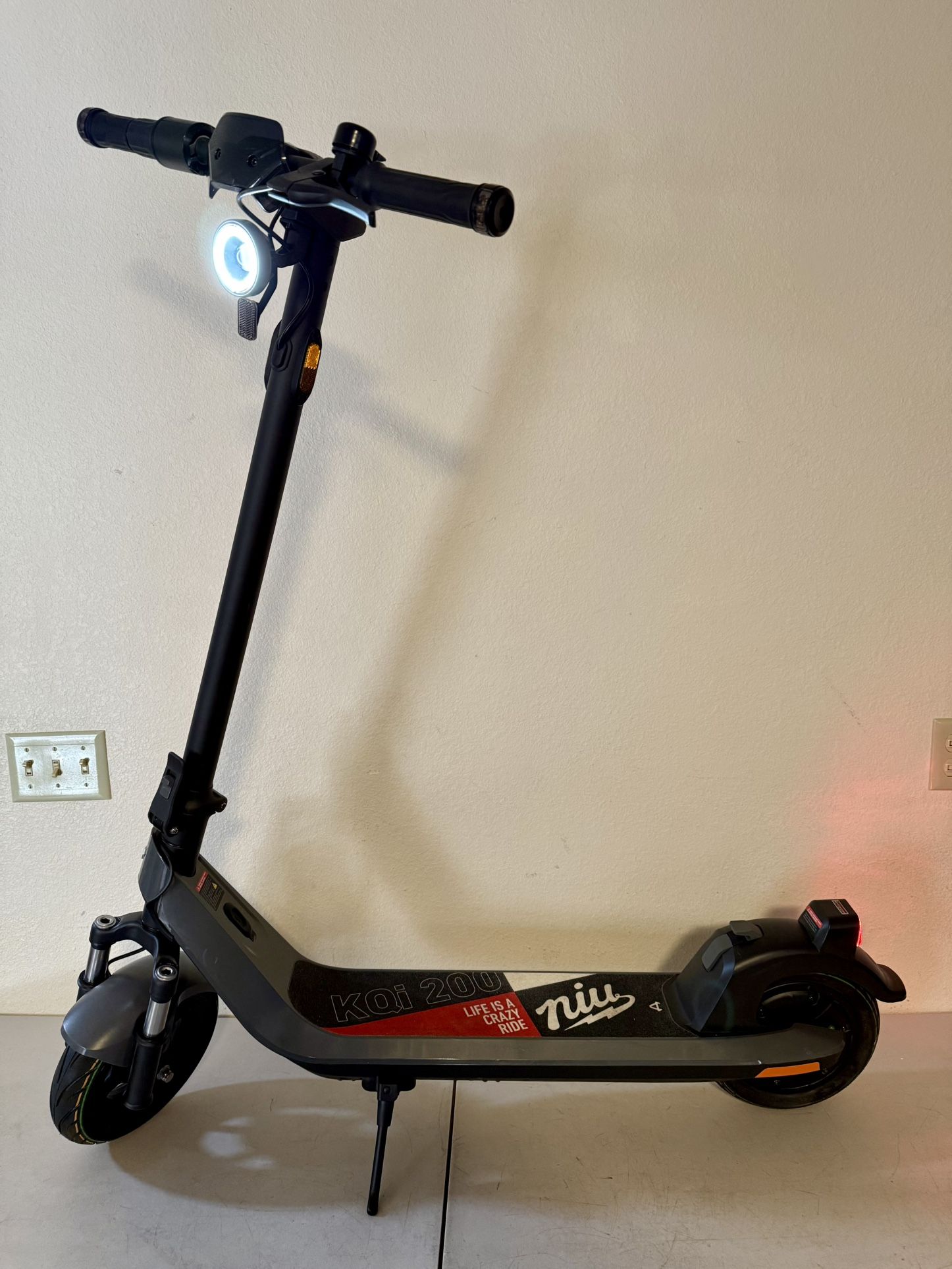 NIU - Kqi 200P Foldable Electric Kick Scooter w/ 25 mi Max Range & 19.5 mph Max Speed - Grey