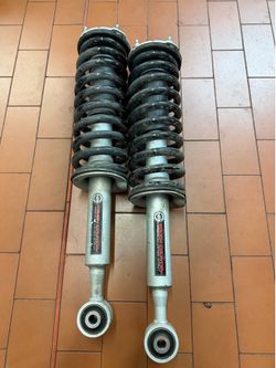Rough Country leveling spring struts for 24-26 Tacoma