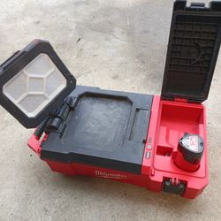 Milwaukee 12v Pack out Lights