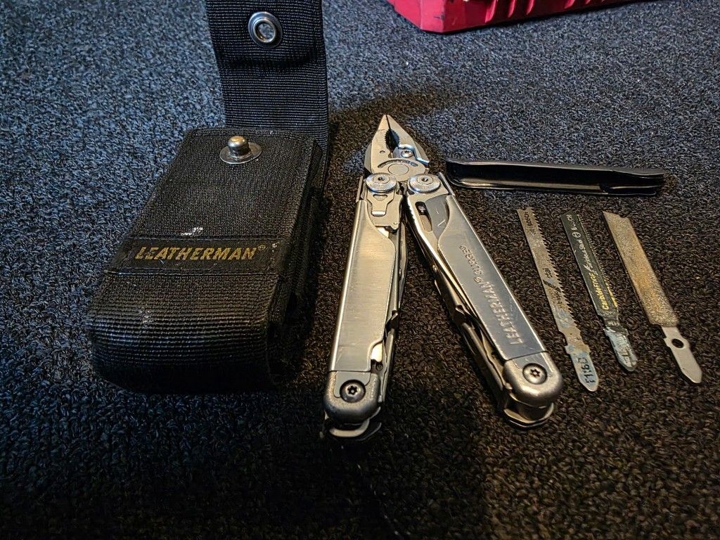 Leatherman Surge Multitool