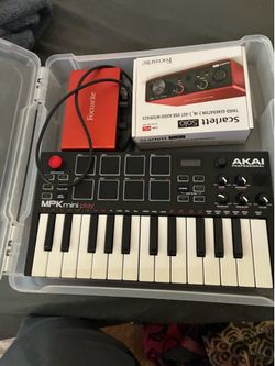 MPK mini play and a scarlet solo interface 100!!!! Music…