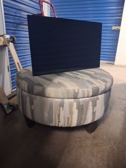 32 inch smart tv and ottoman