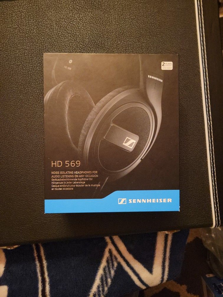 Sennheiser HD 569 Noise Isolating Headphones
