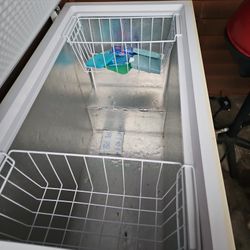 RCA White 7.0 Cubic Chest Freezer