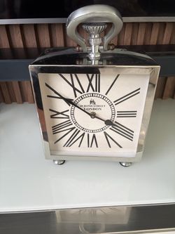 49 Bond Street London Desk Clock