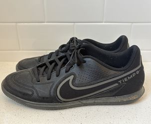 Women’s Size 8 Nike Soccer Indoor Turf Shoes Cleats Spikes