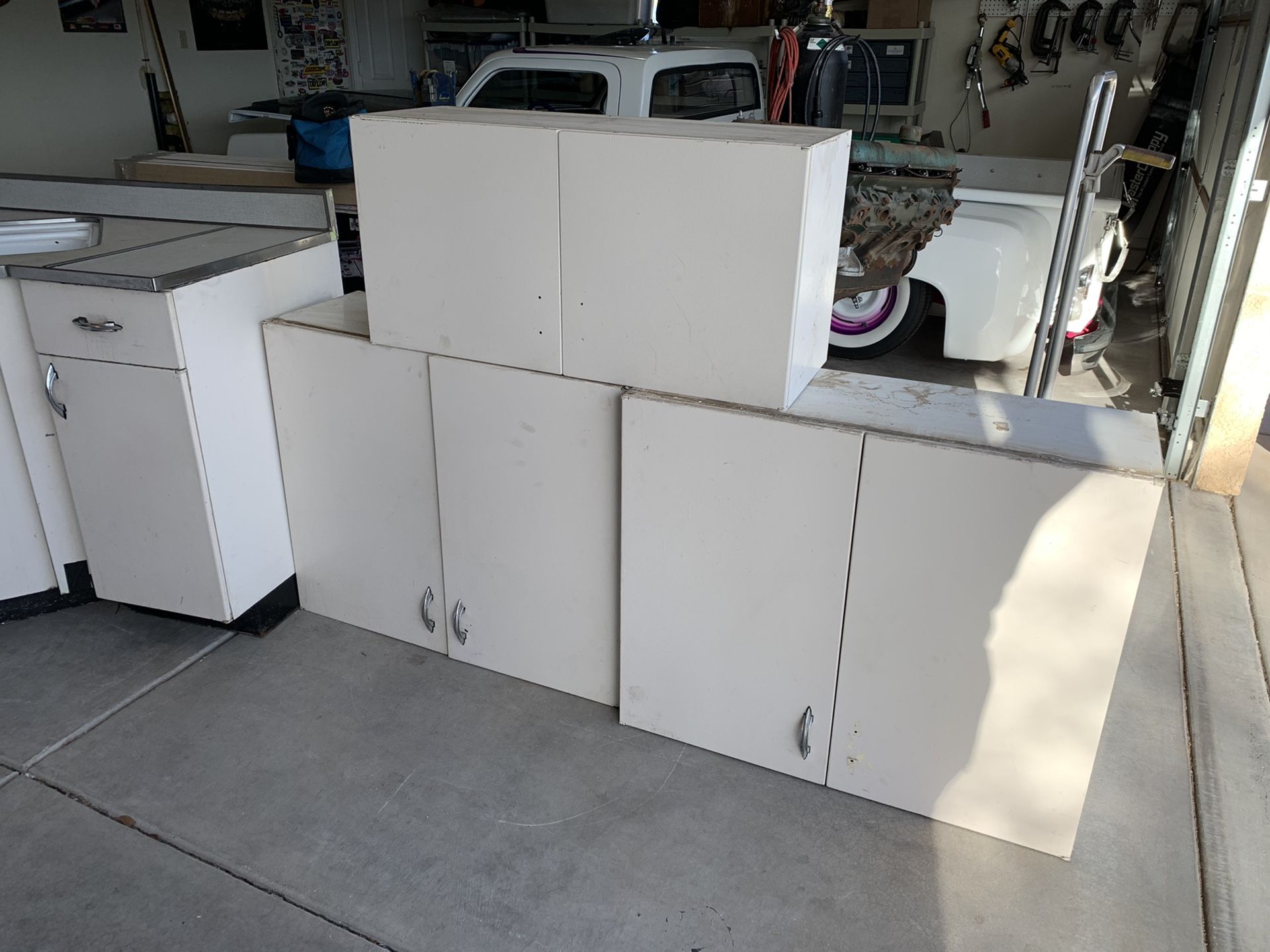 VINTAGE YOUNGSTOWN METAL KITCHEN for Sale in Henderson, NV