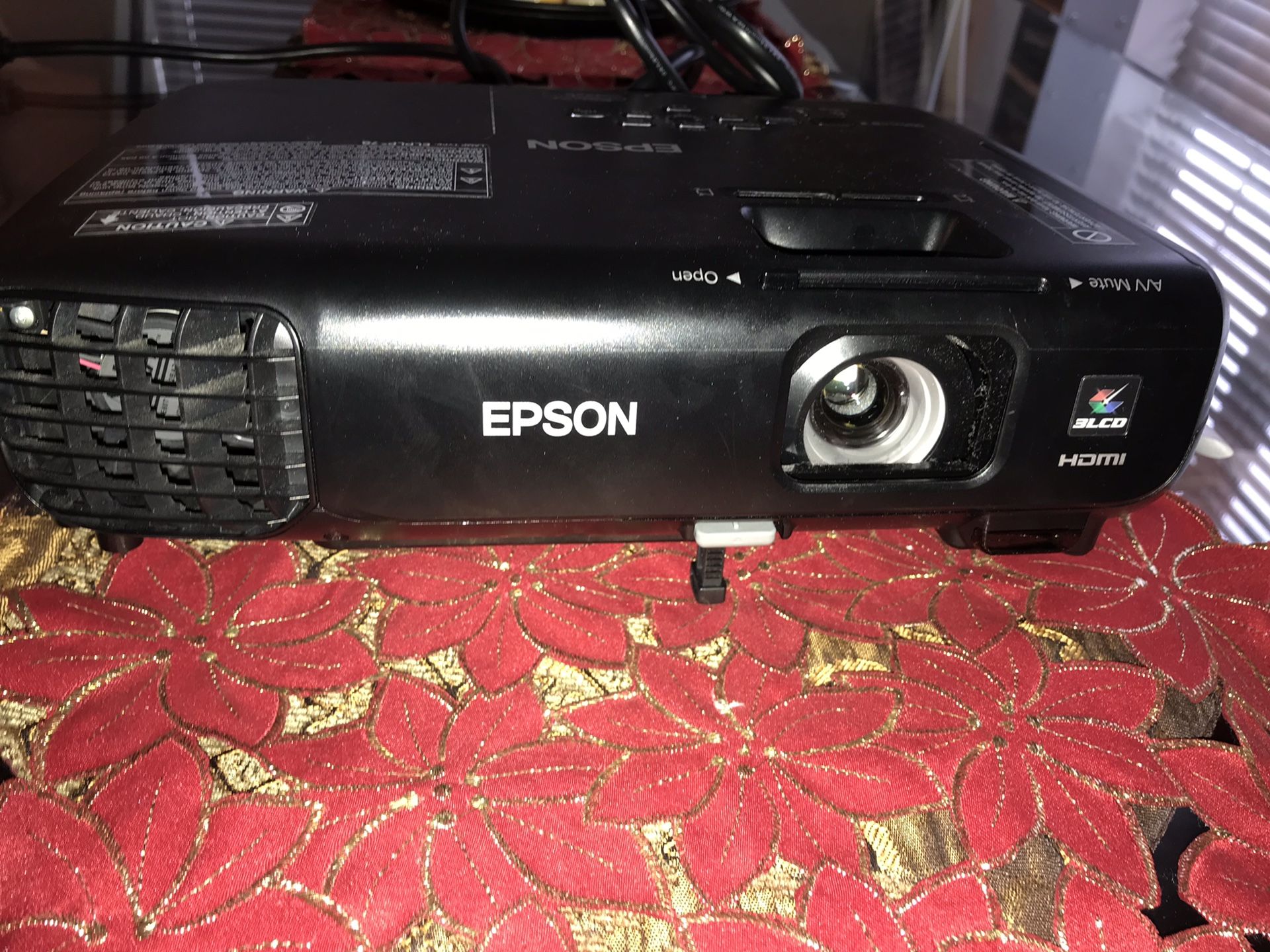 Epson PowerLite 1222 - Portable XGA 3LCD Projector - 3000 lumens - Black