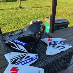 Susuki Dr-Z400 gas tank and fairings 