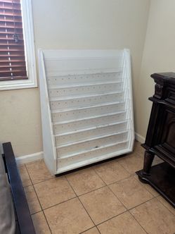FREE White Kids Bookshelf / Book Display