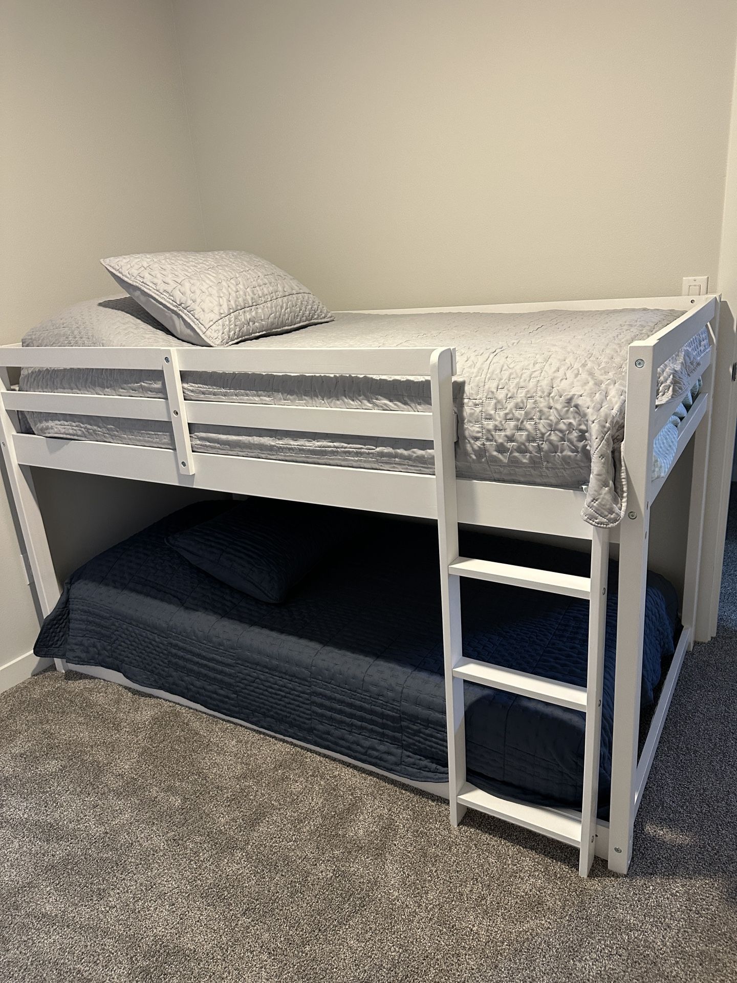Twin White Wooden Bunk Bed, Two Night Stand   New