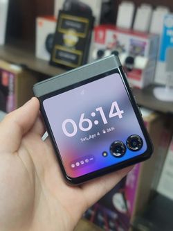 Motorola - razr 6.9" 2024 | $5 Down | Payment plan available