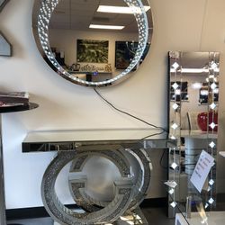 New Console and mirror 🎉we finance just $39 down payment 