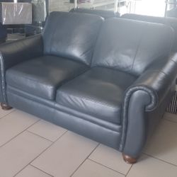 Genuine Leather Love Seat Selling For 100 Normal Wear. Must Pick Up