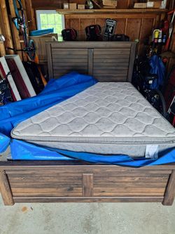 Queen bed set Ashley furniture
