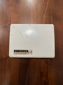 Vintage Singer Golden Touch & Sew 750 Travel Sewing Kit Beige Plastic Case