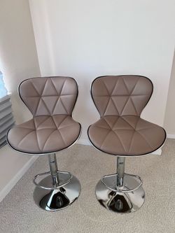 Swivel adjustable bar chairs