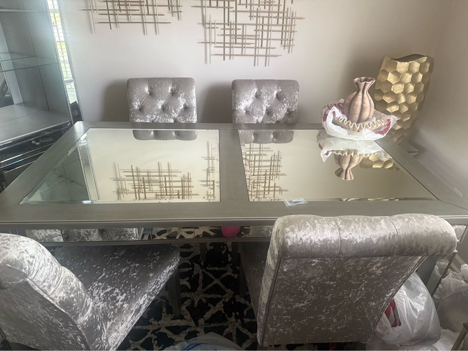 Dining room table 4 chairs, curio cabinet