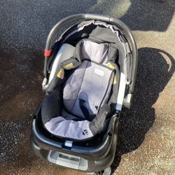 Car Seat - New (BABY TREND)