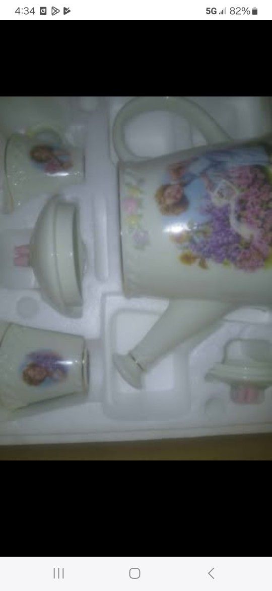 Porcelain SHIRLEY TEMPLE TEA SET