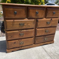 Solid Wood 9 Drawer Dresser Chest of Drawers Furniture 
