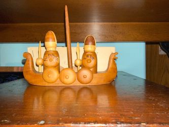Vintage Viking Salt & Pepper Shakersog