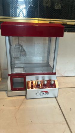 Mini claw machine