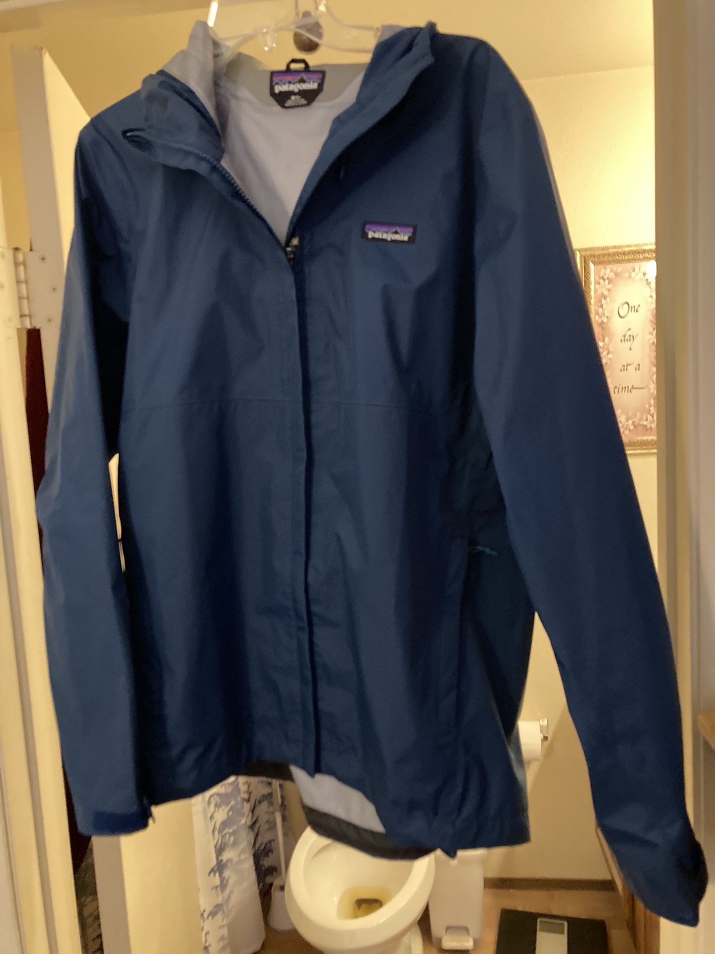 Patagonia Torrentshell Mens Medium Rainshell