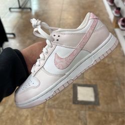 Nike Women Dunk Size 6 